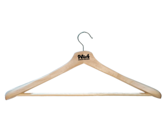 Puinen personoitava vaateripustin